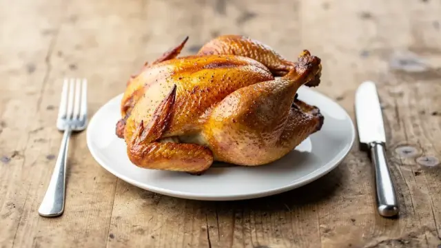 Fassungsvermögen der Heißluftfritteuse für ein ganzes Hähnchen optimal nutzen