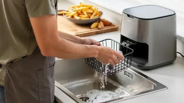 Illustration zum Thema Heißluftfritteuse Reinigung