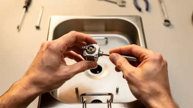 Austausch des Thermostats in einer Friteuse für optimale Heizleistung